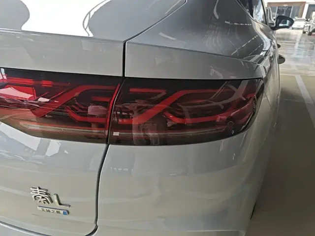 BYD Qin L — Фото автомобиля 7