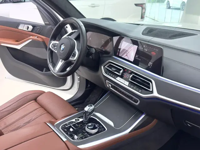 BMW X7 — Фото автомобиля 17
