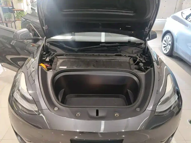 Tesla Model Y — Фото автомобиля 19