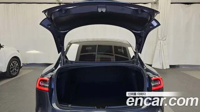 Tesla Model 3 — Фото автомобиля 26