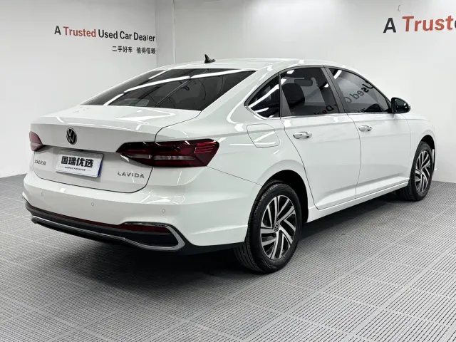 Volkswagen Lavida — Фото автомобиля 4