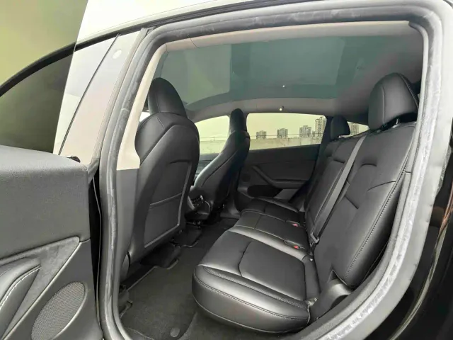 Tesla Model Y — Фото автомобиля 8