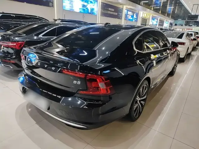 Volvo S90 — Фото автомобиля 6