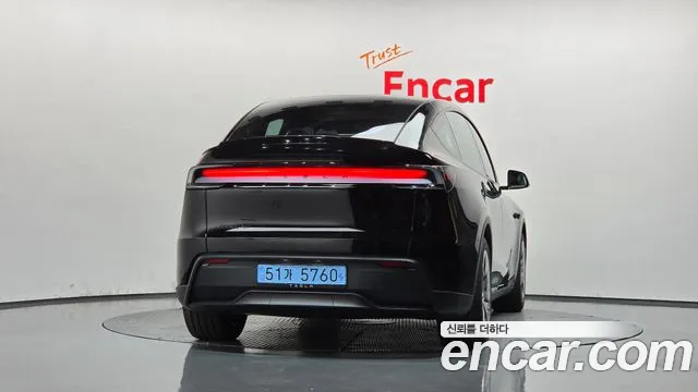Tesla Model Y — Фото автомобиля 4
