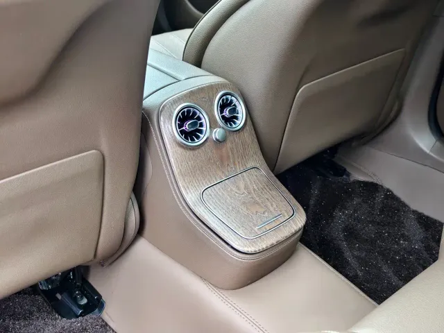 Mercedes-Benz E-Class — Фото автомобиля 18