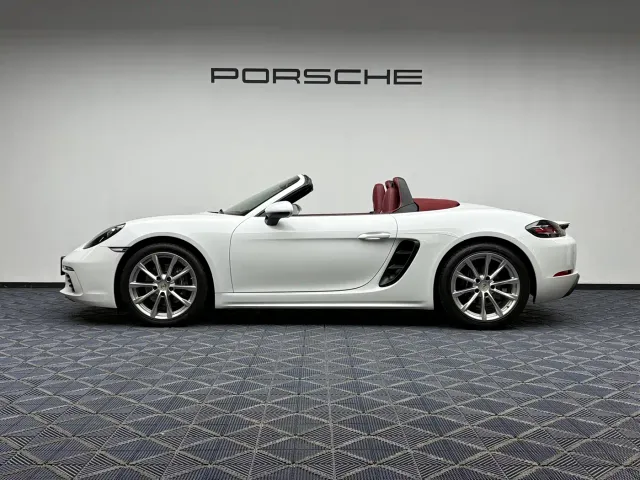 Porsche 718 — Фото автомобиля 9