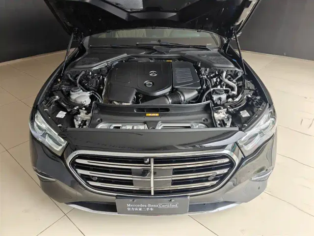 Mercedes-Benz E-Class — Фото автомобиля 3