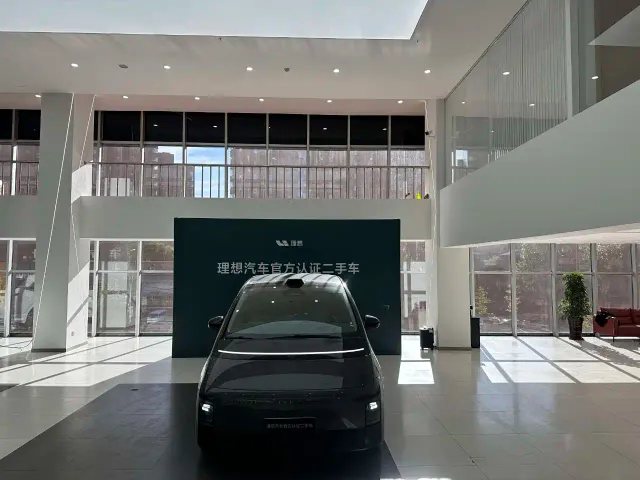 Li Auto MEGA — Фото автомобиля 2