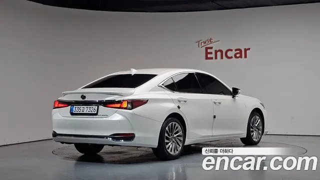 Lexus ES Generation 7 — Фото автомобиля 2