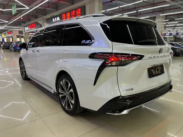 Toyota Granvia — Фото автомобиля 20