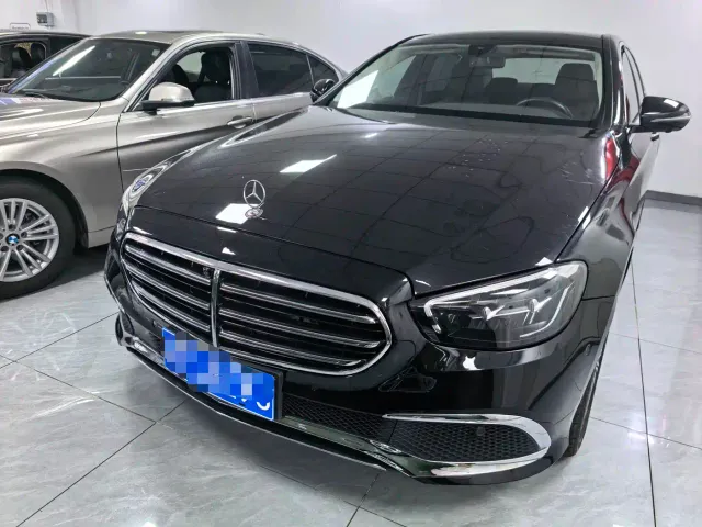Mercedes-Benz E-Class — Фото автомобиля 2