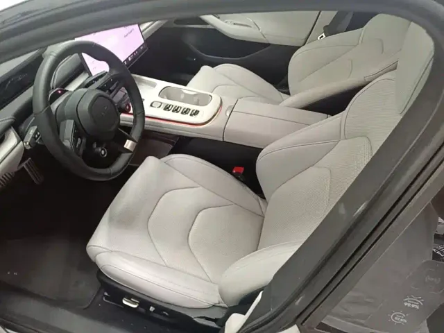 Xiaomi SU7 — Фото автомобиля 14