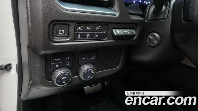 ChevroletGMDaewoo Tahoe Tahoe 6.2 Dark Knight 4WD — Фото автомобиля 29
