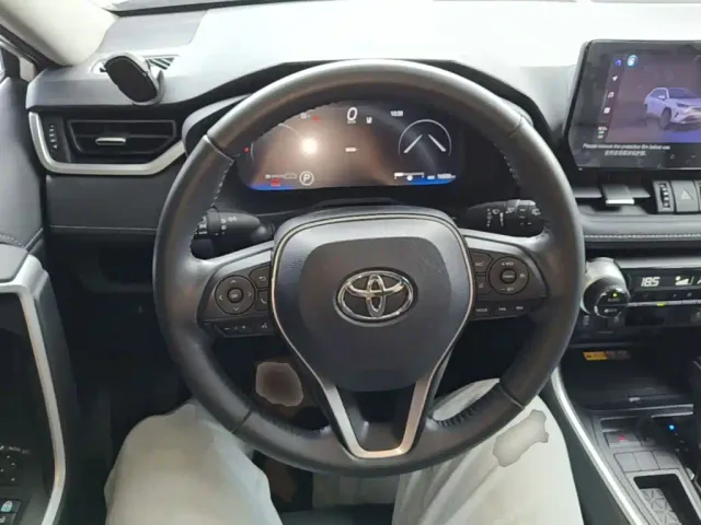 Toyota RAV4 — Фото автомобиля 10