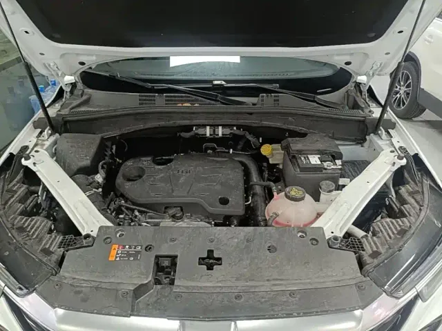 Roewe RX5 — Фото автомобиля 19