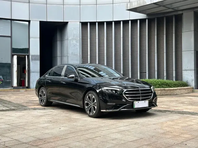 Mercedes-Benz E-Class — Фото автомобиля 3