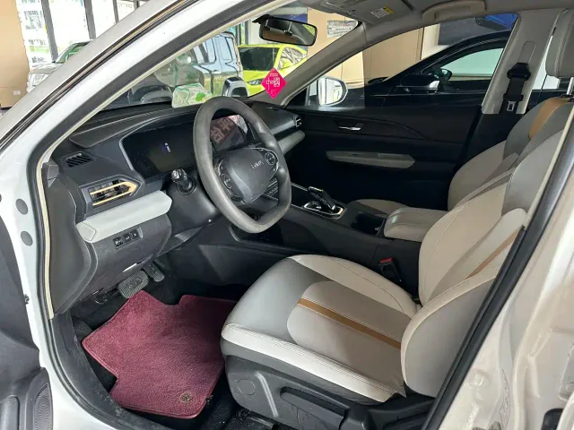 Dongfeng Fengshen E70 — Фото автомобиля 7