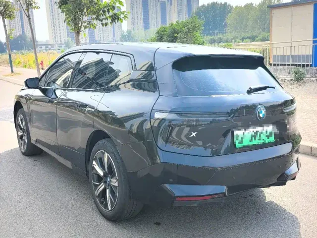 BMW iX — Фото автомобиля 4