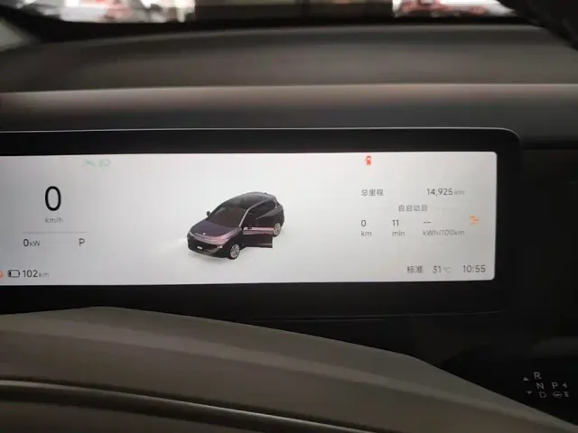 Leapmotor B10 — Фото автомобиля 11