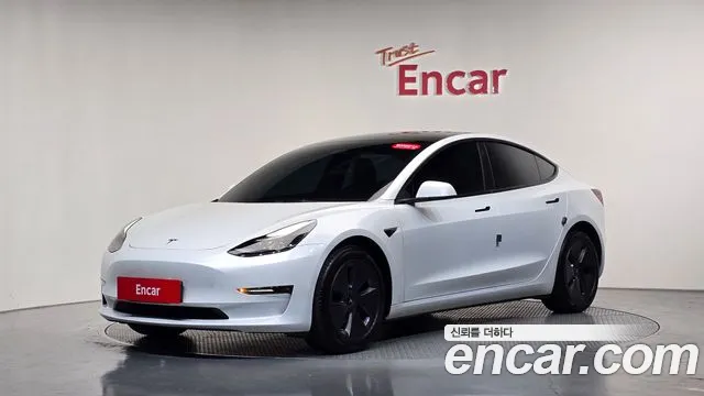 Фотография автомобиля — Tesla Model 3