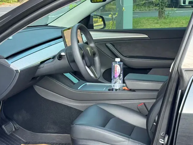 Tesla Model Y — Фото автомобиля 7