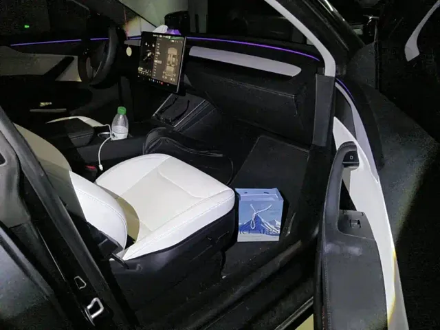 Tesla Model Y — Фото автомобиля 12