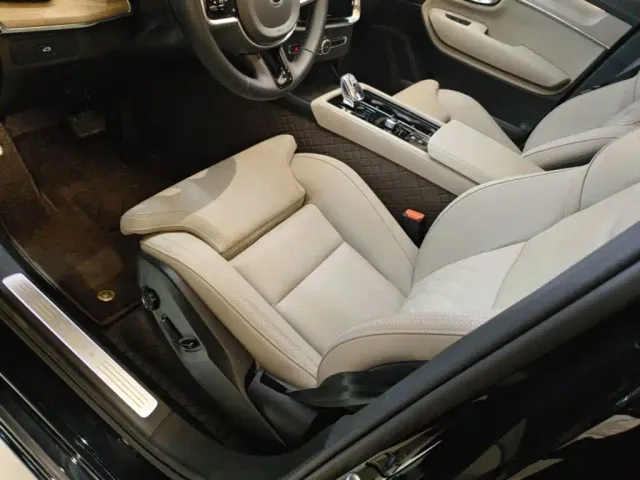Volvo XC90 — Фото автомобиля 14