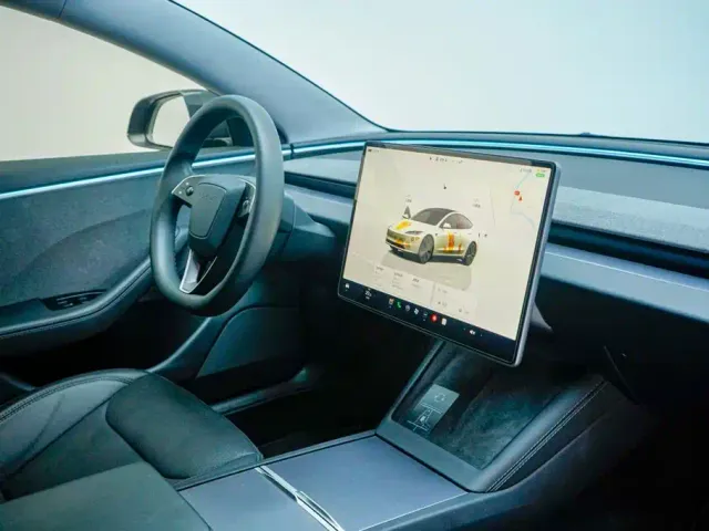 Tesla Model 3 — Фото автомобиля 18