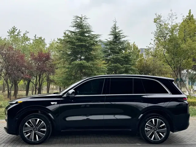 Li Auto L8 — Фото автомобиля 6