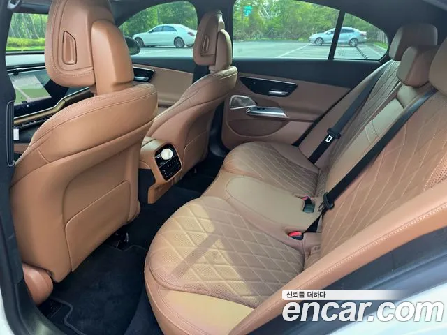 Mercedes-Benz E-Class — Фото автомобиля 11