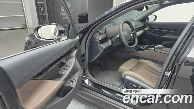 BMW 5-Series — Фото автомобиля 10