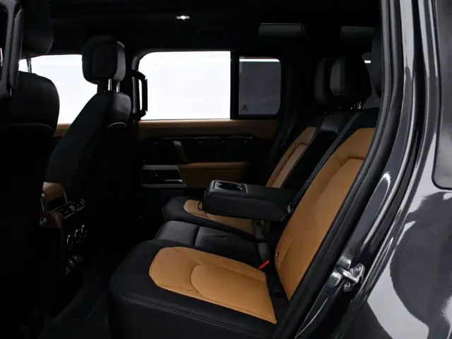 Land Rover Defender — Фото автомобиля 17