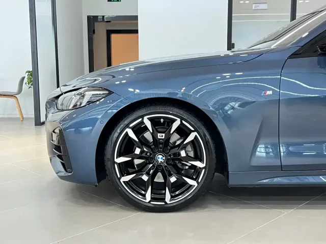 BMW BMW 4 Series 2024 430i M Sport Shadow Edition — Фото автомобиля 4