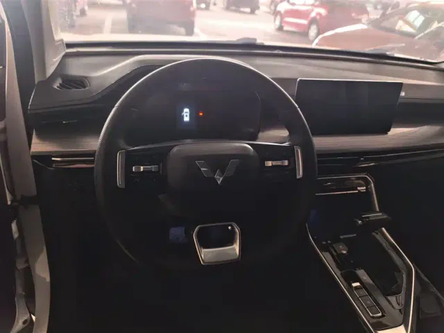 Wuling Asta — Фото автомобиля 4