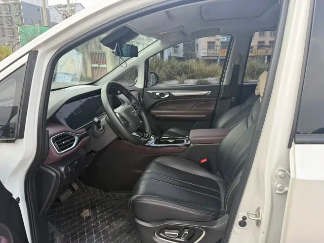 GAC Trumpchi M6 — Фото автомобиля 5