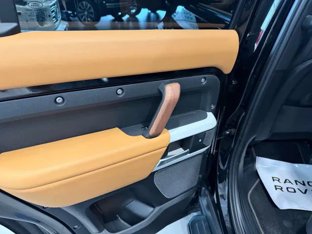 Land Rover Defender — Фото автомобиля 13