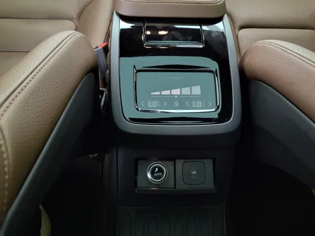 Volvo S90 — Фото автомобиля 23