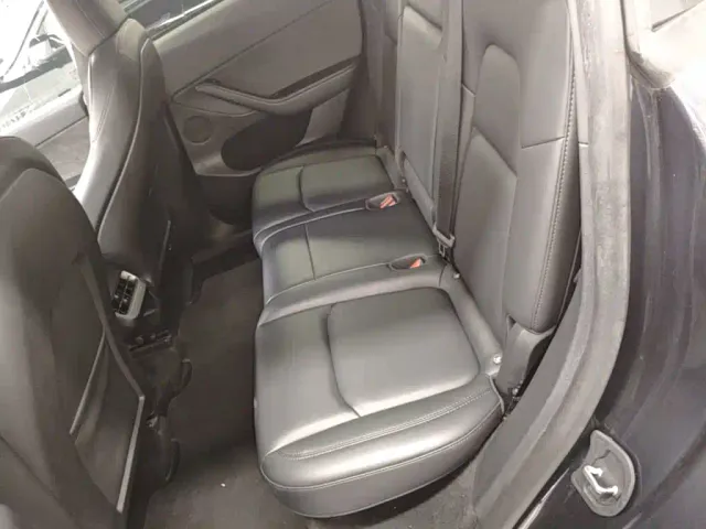 Tesla Model Y — Фото автомобиля 16