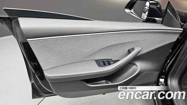 Tesla Model 3 — Фото автомобиля 24