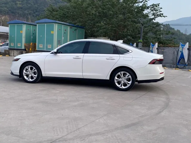 Honda Accord — Фото автомобиля 4