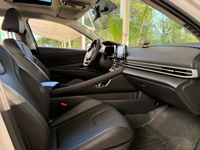 Hyundai Elantra — Фото автомобиля 12