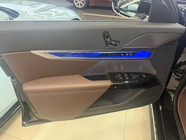 BMW i7 — Фото автомобиля 7