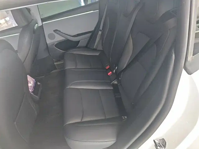 Tesla Model 3 — Фото автомобиля 16