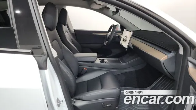 Tesla Model Y — Фото автомобиля 20