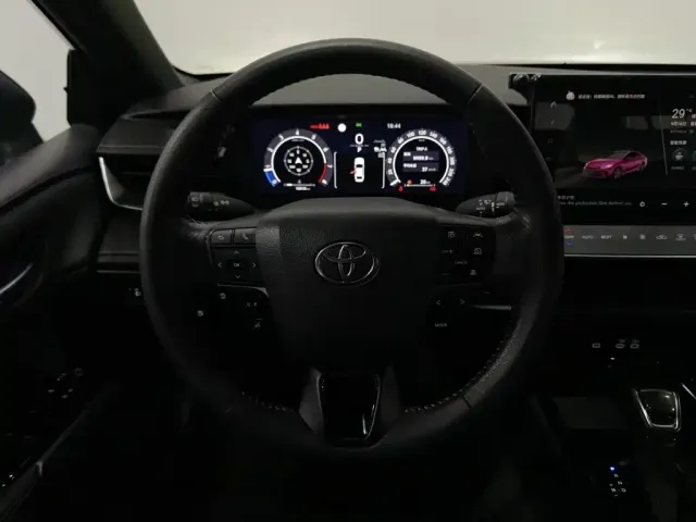 Toyota Camry — Фото автомобиля 11