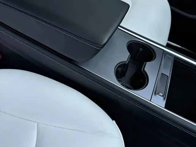 Tesla Model Y — Фото автомобиля 7