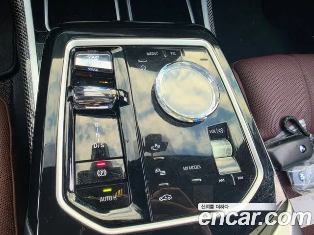 BMW 7 Series G70 — Фото автомобиля 10