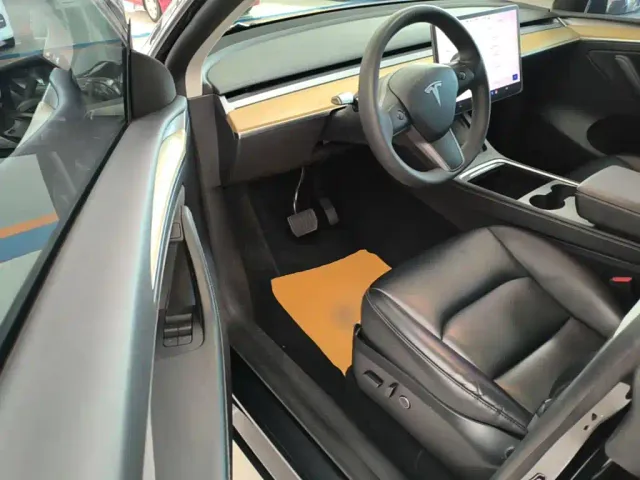Tesla Model Y — Фото автомобиля 15