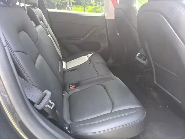 Tesla Model Y — Фото автомобиля 6