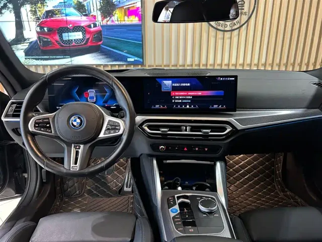 BMW i4 — Фото автомобиля 2